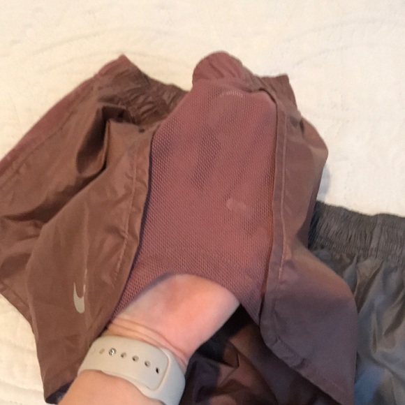 Nike shorts SZ small - Picture 2 of 2